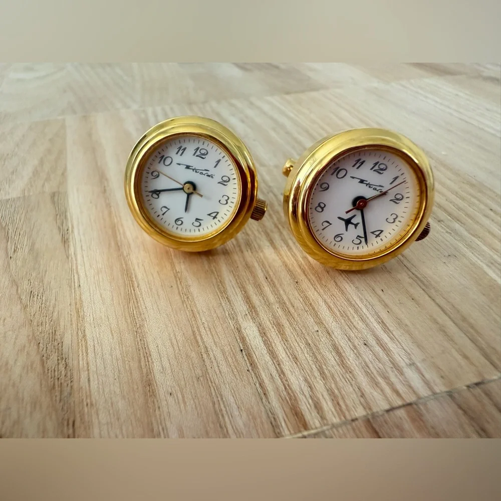 Vivaldi mens gold tone watch cuff links NEW BATTERIES